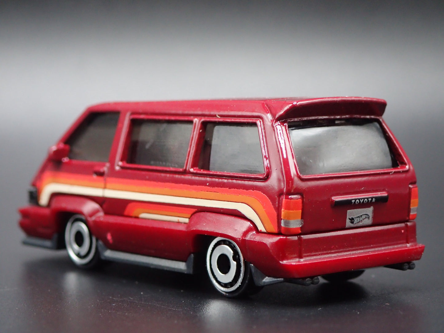 1985-1991 TOYOTA VAN BURGUNDY 1/64 SCALE COLLECTIBLE DIORAMA DIECAST MODEL CAR