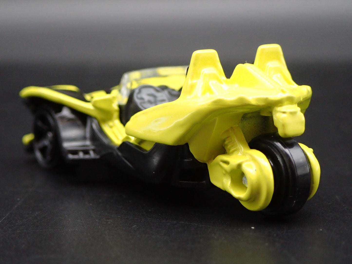 POLARIS SLINGSHOT MOTORCYCLE 1/64 SCALE COLLECTIBLE DIORAMA DIECAST MODEL CAR