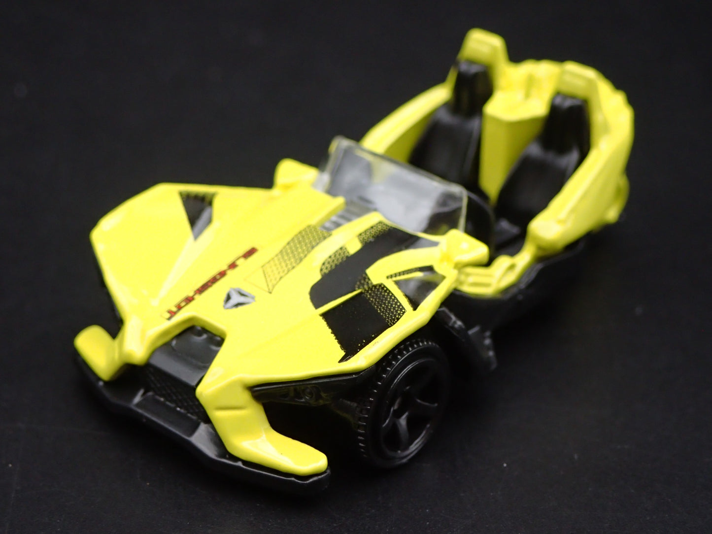 POLARIS SLINGSHOT MOTORCYCLE 1/64 SCALE COLLECTIBLE DIORAMA DIECAST MODEL CAR