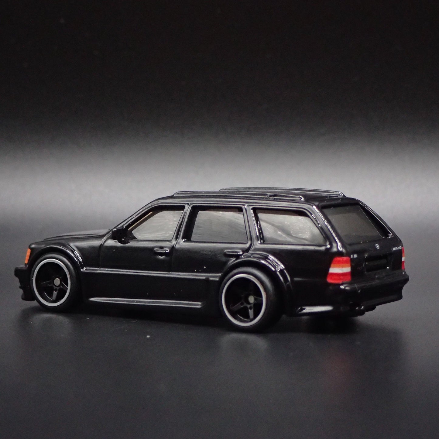 MERCEDES-BENZ E 36 ESTATE STATION WAGON SPECIAL ED 1:64 SCALE DIECAST MODEL CAR
