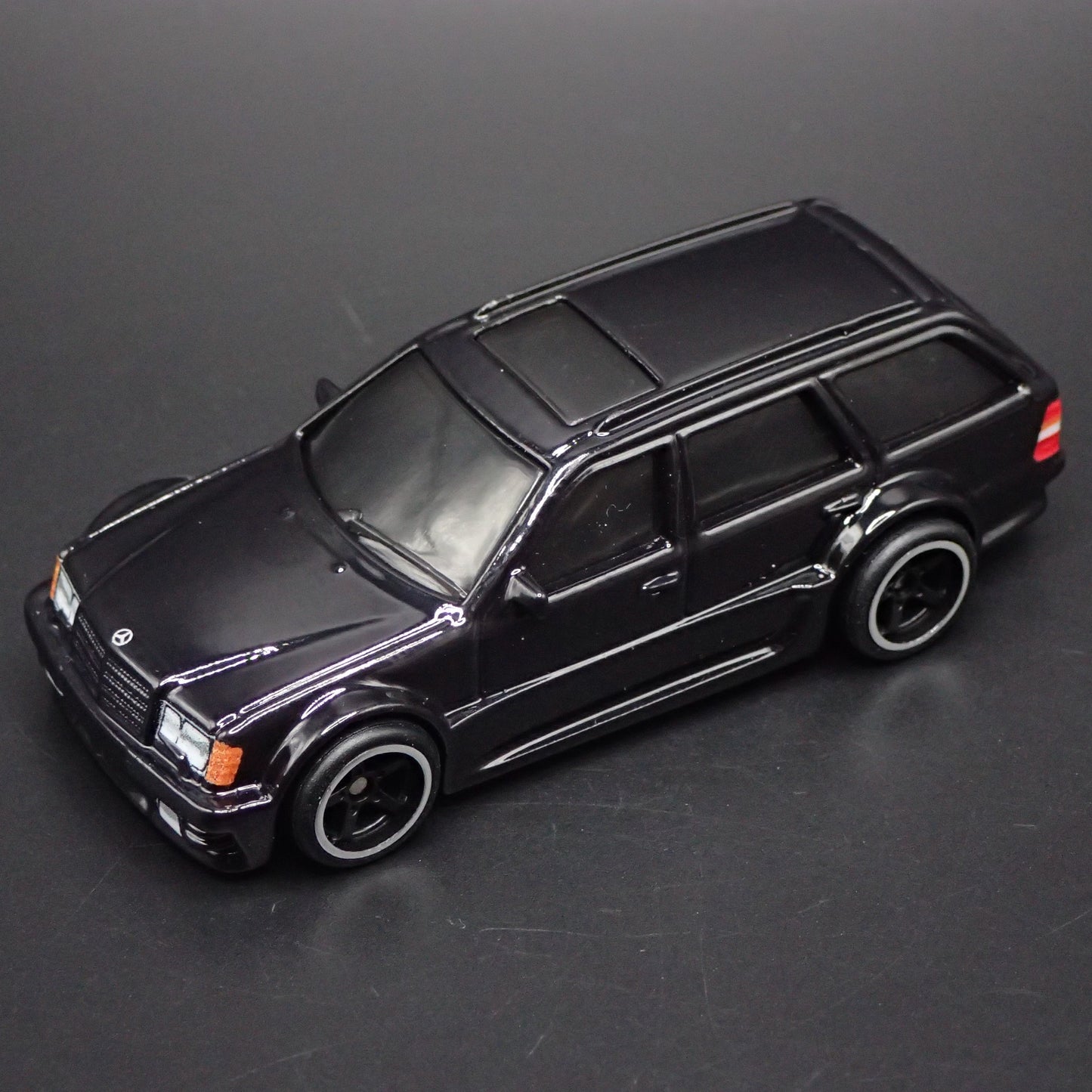 MERCEDES-BENZ E 36 ESTATE STATION WAGON SPECIAL ED 1:64 SCALE DIECAST MODEL CAR