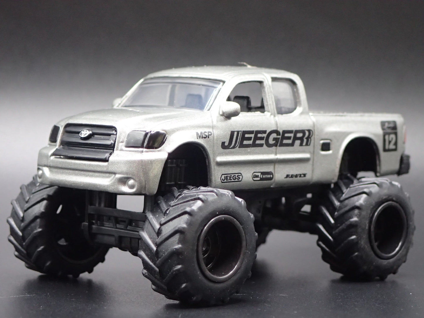 2007-2021 TOYOTA TUNDRA PICKUP TRUCK GRAY 1/64 SCALE DIORAMA DIECAST MODEL
