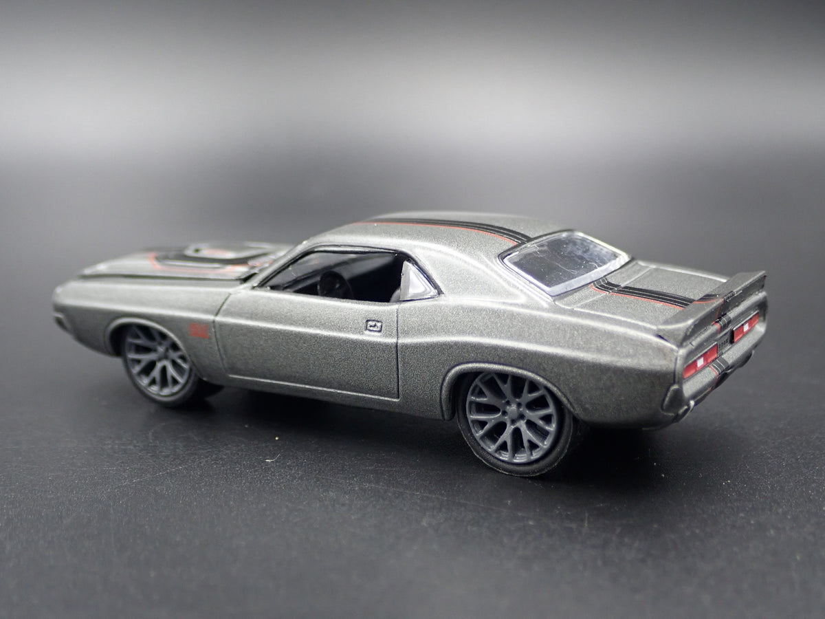 1971 71 DODGE CHALLENGER RT R/T 1:64 SCALE COLLECTIBLE DIORAMA DIECAST MODEL CAR-Burning Rubber Toy Company