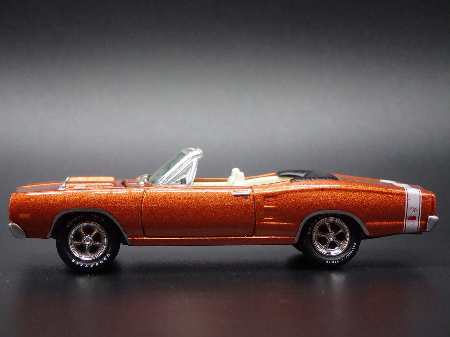 1969 69 DODGE CORONET RT CONVERTIBLE COPPER 1/64 SCALE DIORAMA DIECAST MODEL CAR
