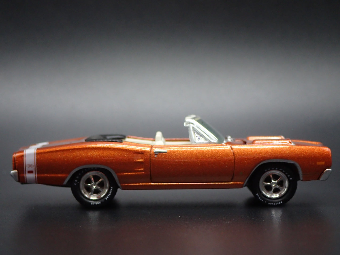 1969 69 DODGE CORONET RT CONVERTIBLE COPPER 1/64 SCALE DIORAMA DIECAST MODEL CAR