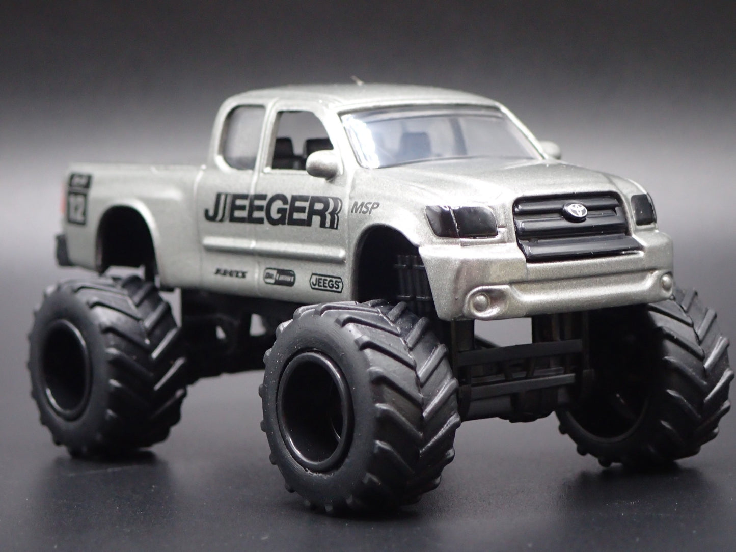 2007-2021 TOYOTA TUNDRA PICKUP TRUCK GRAY 1/64 SCALE DIORAMA DIECAST MODEL