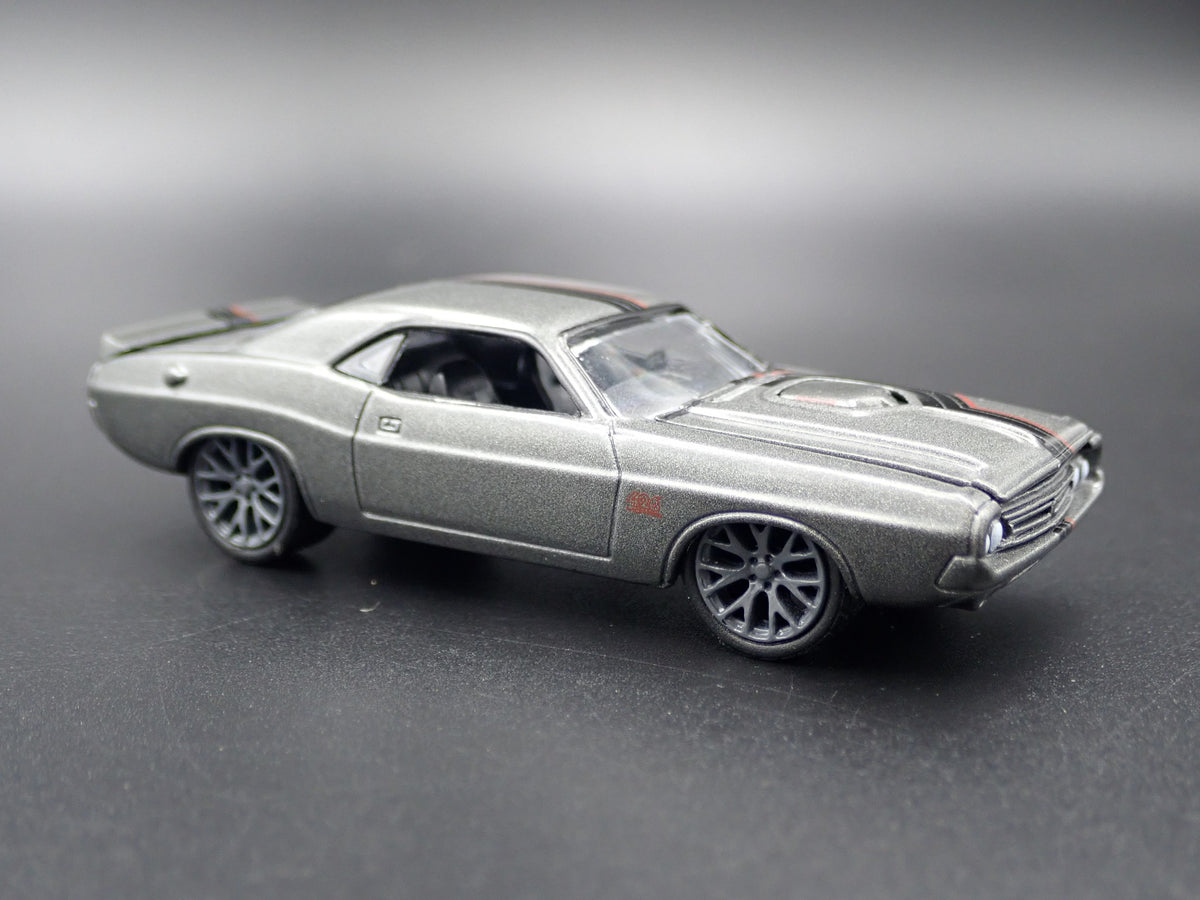 1971 71 DODGE CHALLENGER RT R/T 1:64 SCALE COLLECTIBLE DIORAMA DIECAST MODEL CAR-Burning Rubber Toy Company