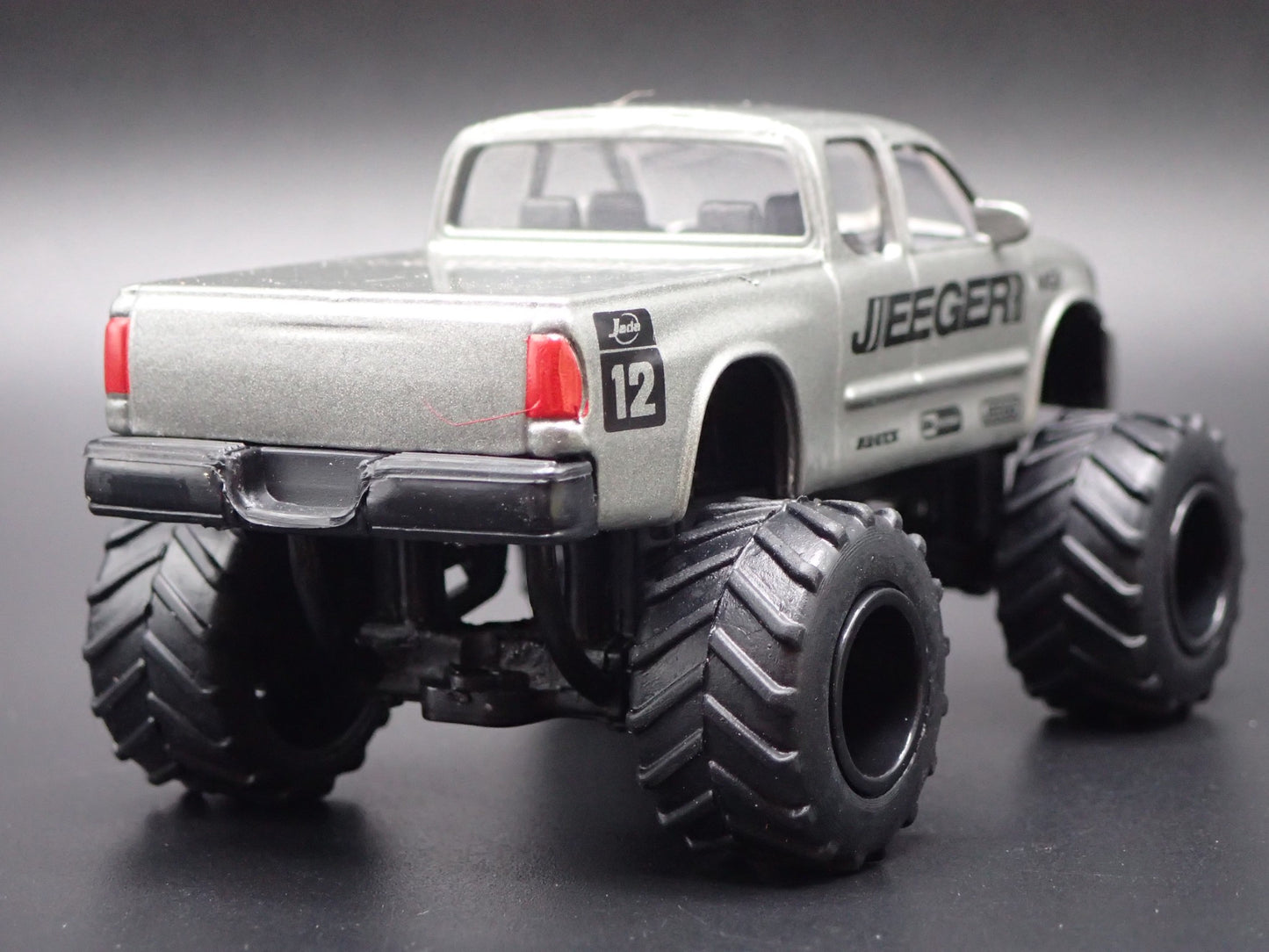 2007-2021 TOYOTA TUNDRA PICKUP TRUCK GRAY 1/64 SCALE DIORAMA DIECAST MODEL