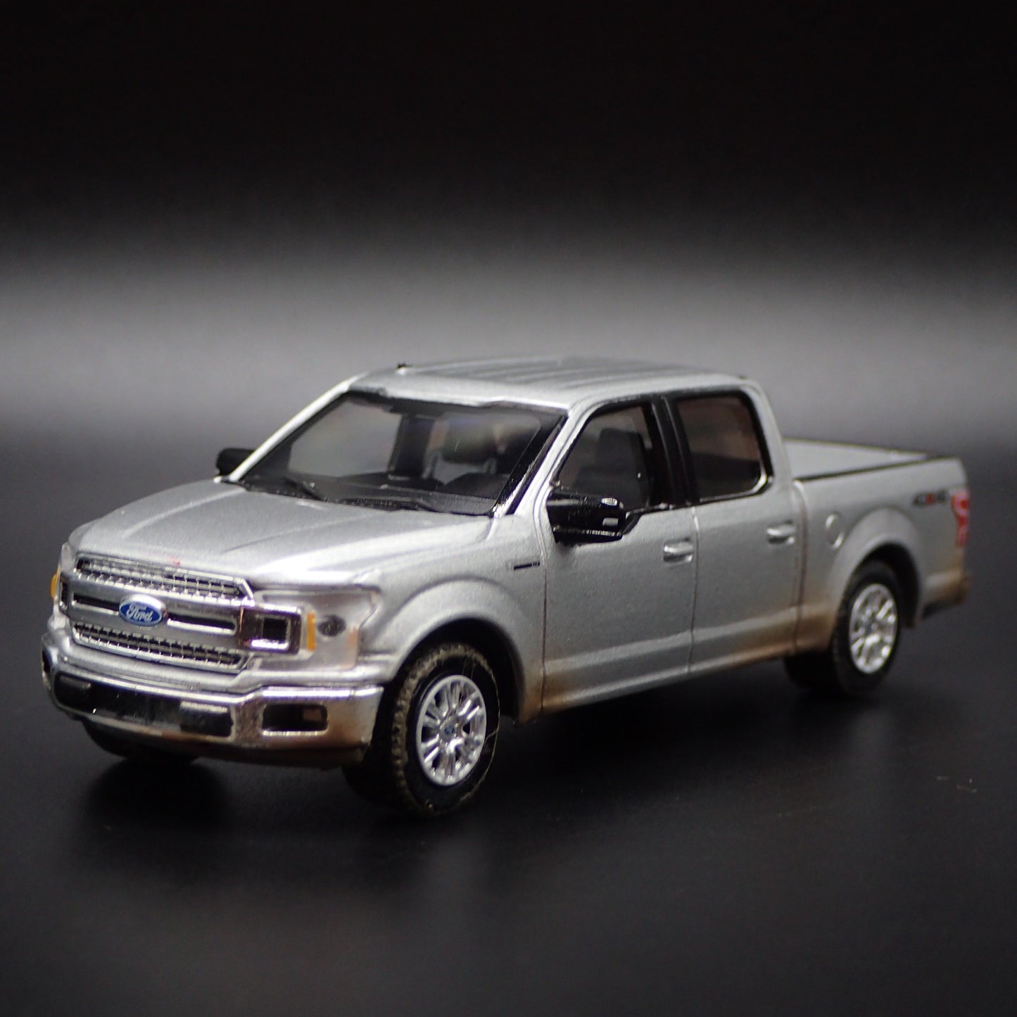 2015-2020 FORD F150 XLT PICKUP TRUCK SILVER 1:64 SCALE DIORAMA DIECAST MODEL CAR