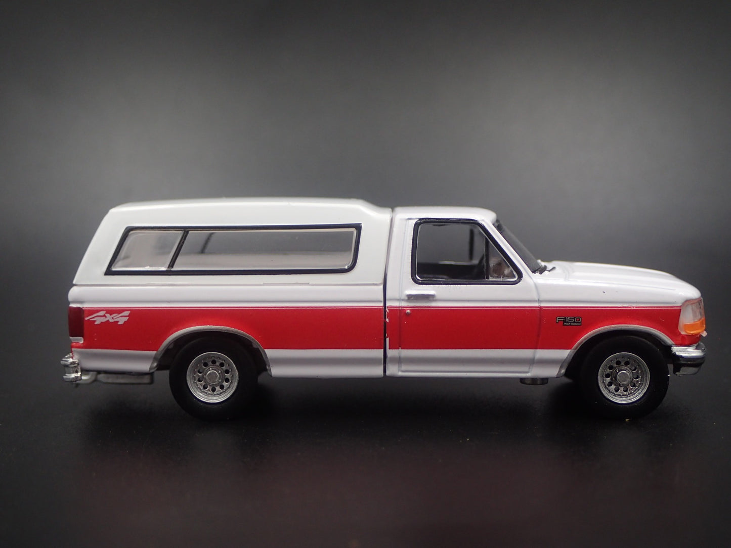 1994 94 FORD F150 XLT PICKUP TRUCK W/ HITCH 1:64 SCALE DIORAMA DIECAST MODEL CAR