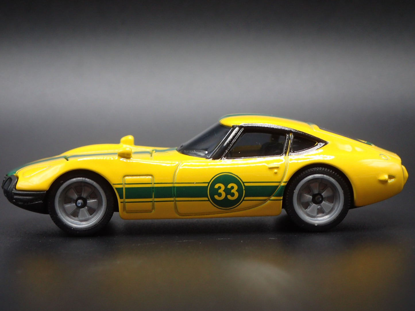 1967- 1970 TOYOTA 2000GT RACING YELLOW 1:64 SCALE COLLECTIBLE DIECAST MODEL CAR