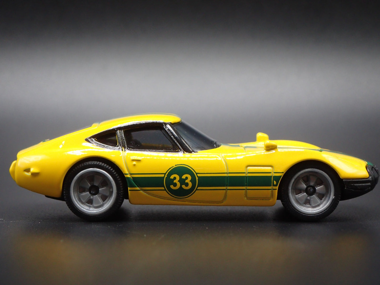 1967- 1970 TOYOTA 2000GT RACING YELLOW 1:64 SCALE COLLECTIBLE DIECAST MODEL CAR