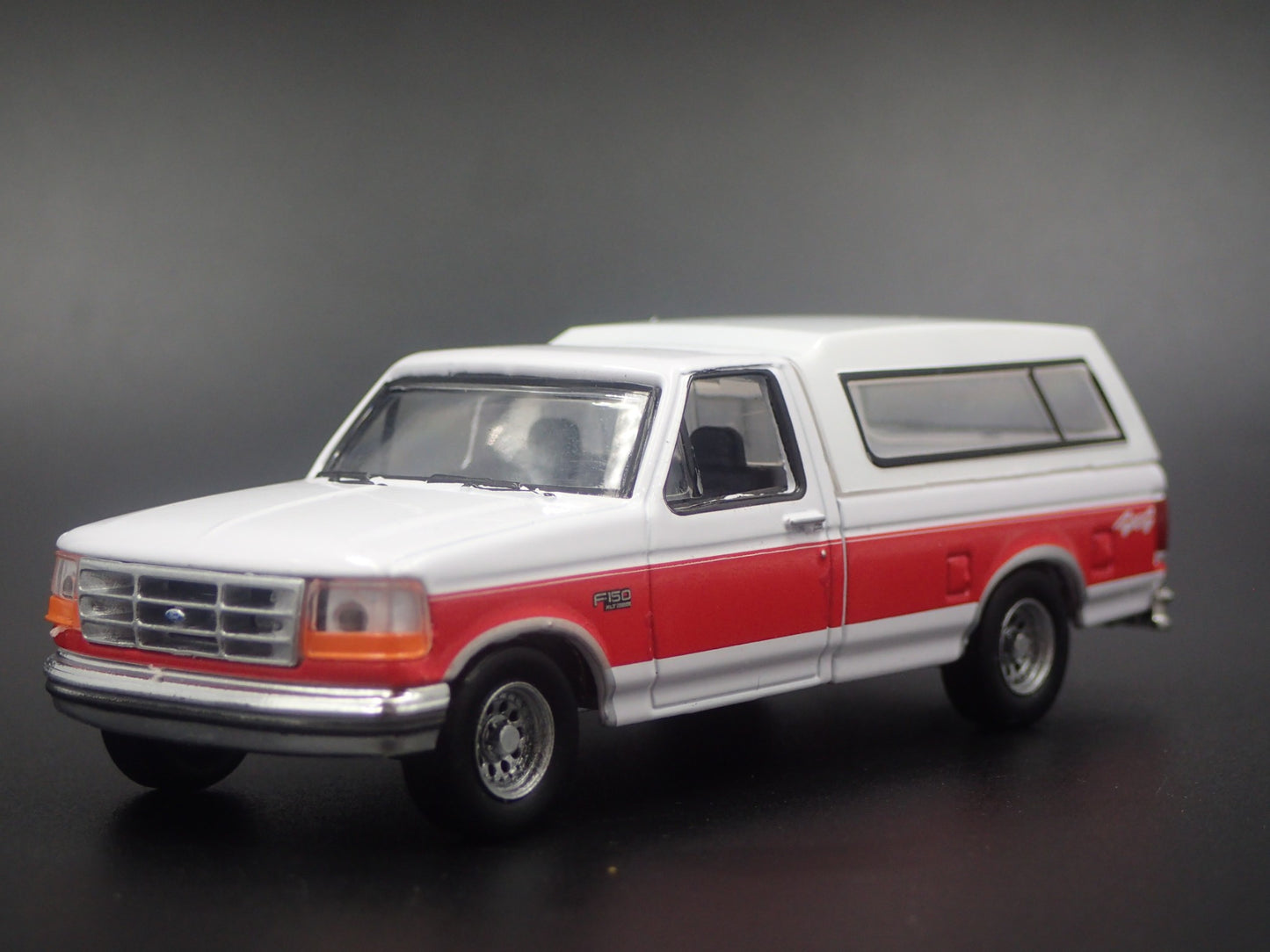 1994 94 FORD F150 XLT PICKUP TRUCK W/ HITCH 1:64 SCALE DIORAMA DIECAST MODEL CAR