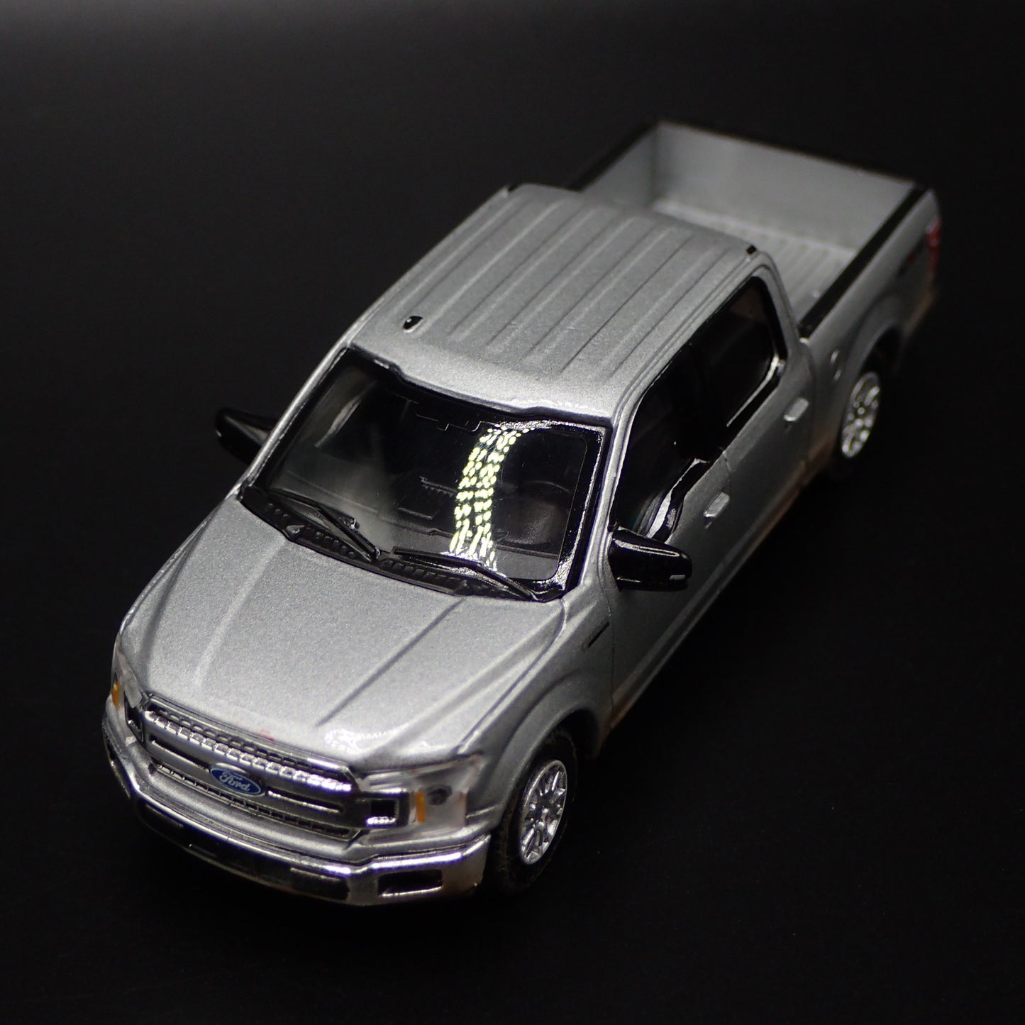 2015-2020 FORD F150 XLT PICKUP TRUCK SILVER 1:64 SCALE DIORAMA DIECAST MODEL CAR