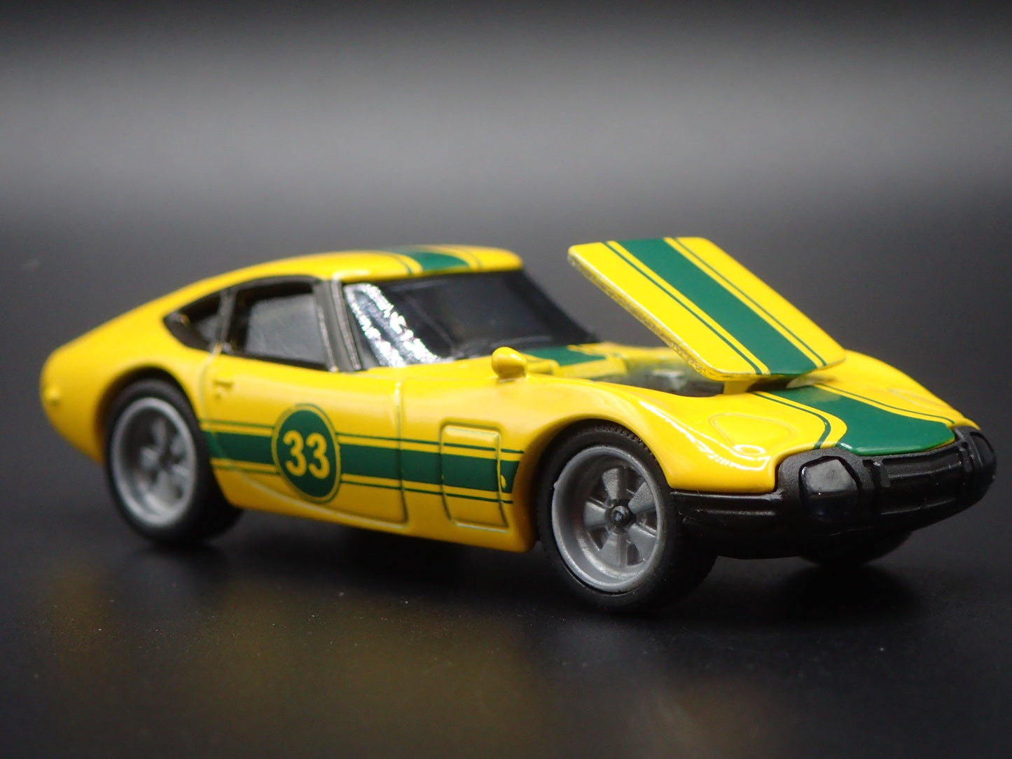 1967- 1970 TOYOTA 2000GT RACING YELLOW 1:64 SCALE COLLECTIBLE DIECAST MODEL CAR