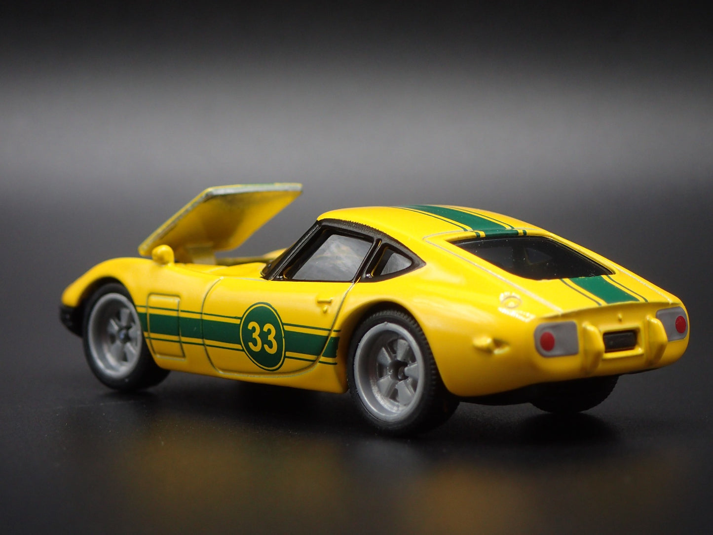 1967- 1970 TOYOTA 2000GT RACING YELLOW 1:64 SCALE COLLECTIBLE DIECAST MODEL CAR