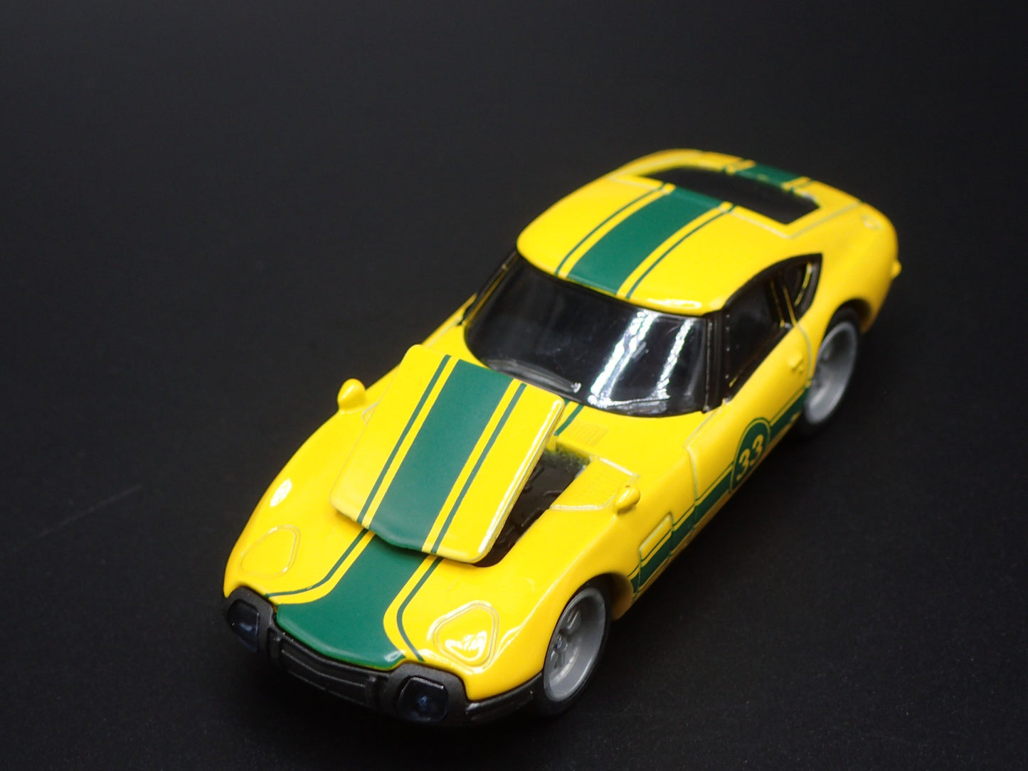 1967- 1970 TOYOTA 2000GT RACING YELLOW 1:64 SCALE COLLECTIBLE DIECAST MODEL CAR
