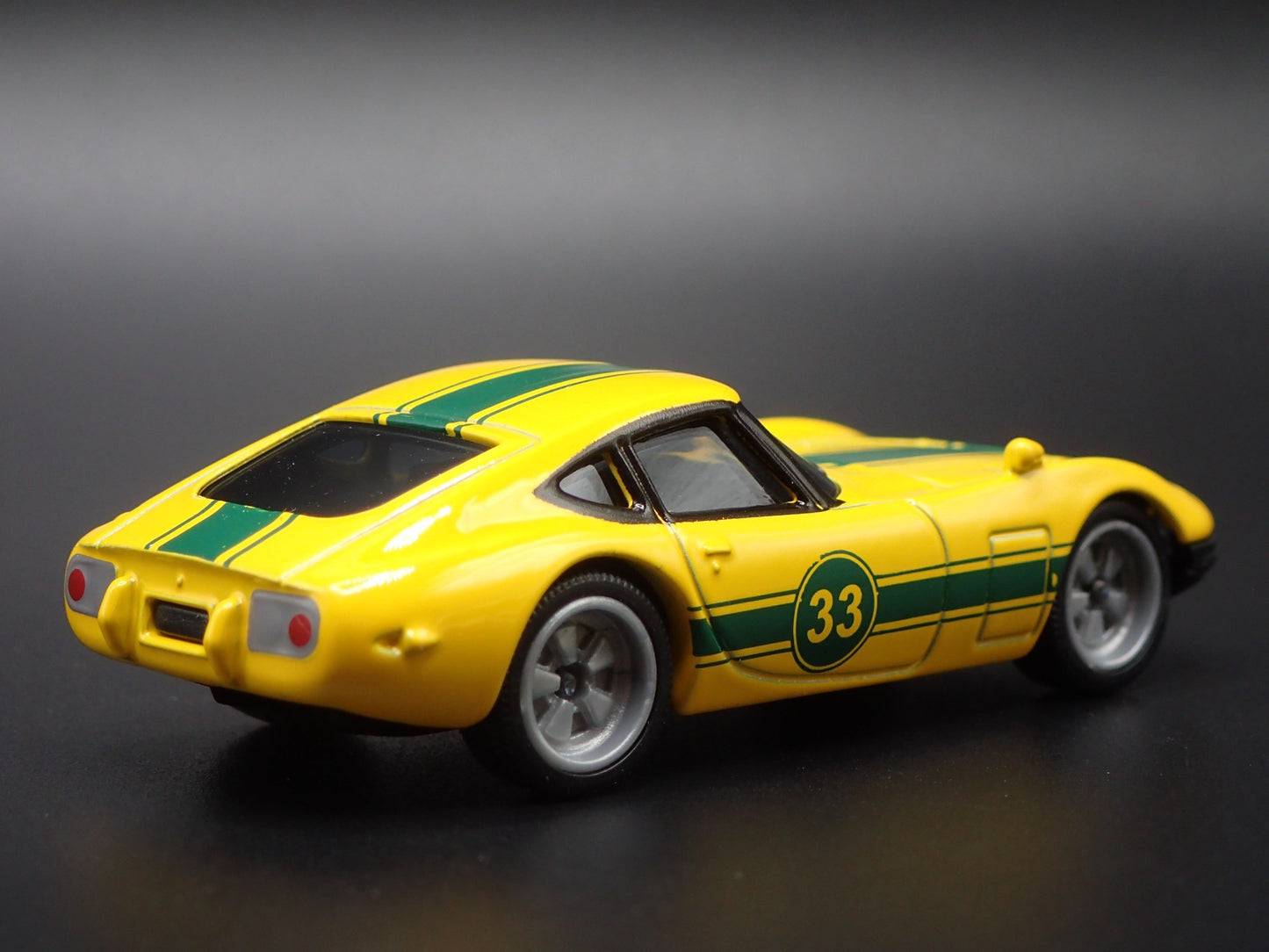 1967- 1970 TOYOTA 2000GT RACING YELLOW 1:64 SCALE COLLECTIBLE DIECAST MODEL CAR