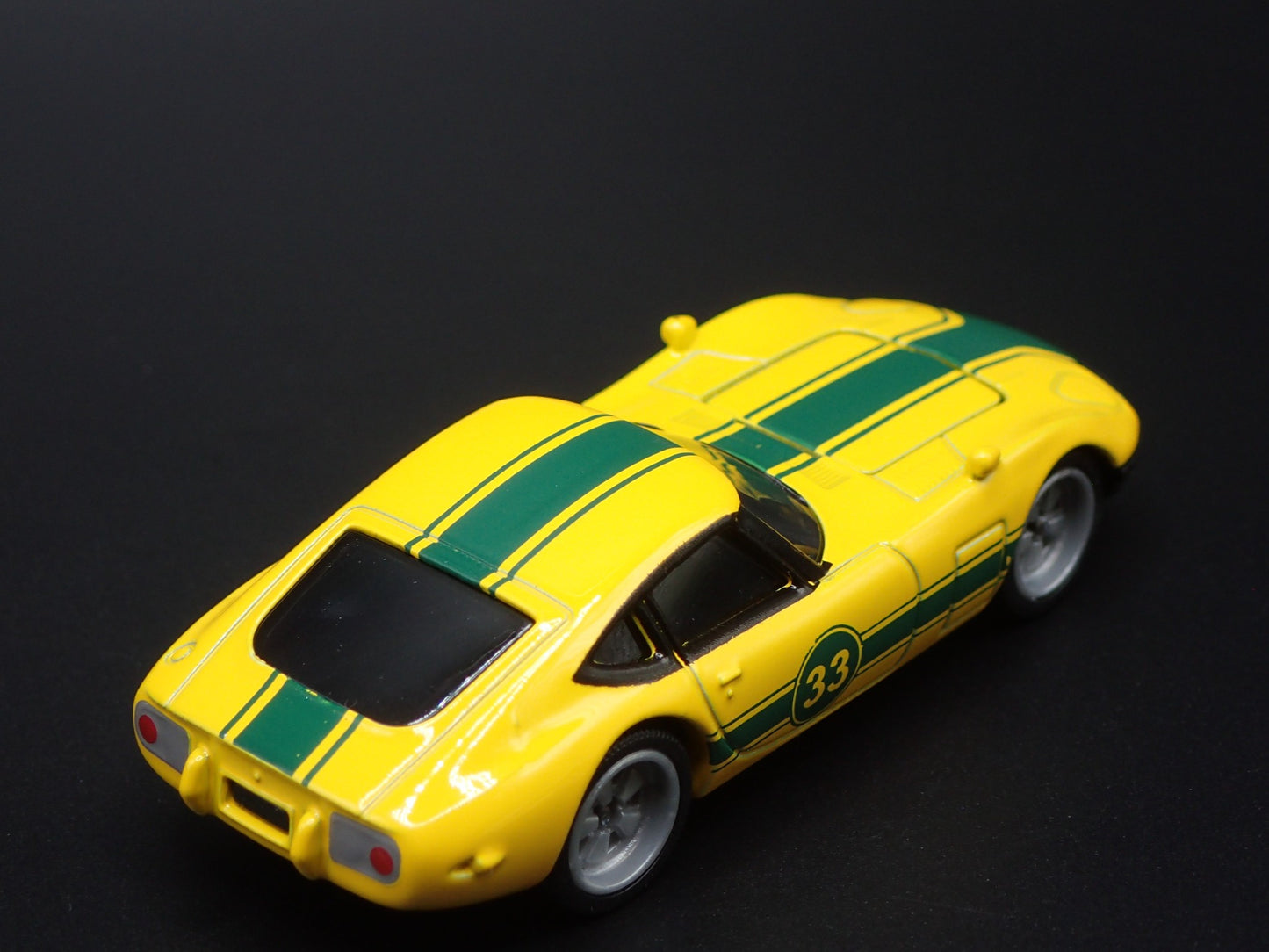 1967- 1970 TOYOTA 2000GT RACING YELLOW 1:64 SCALE COLLECTIBLE DIECAST MODEL CAR