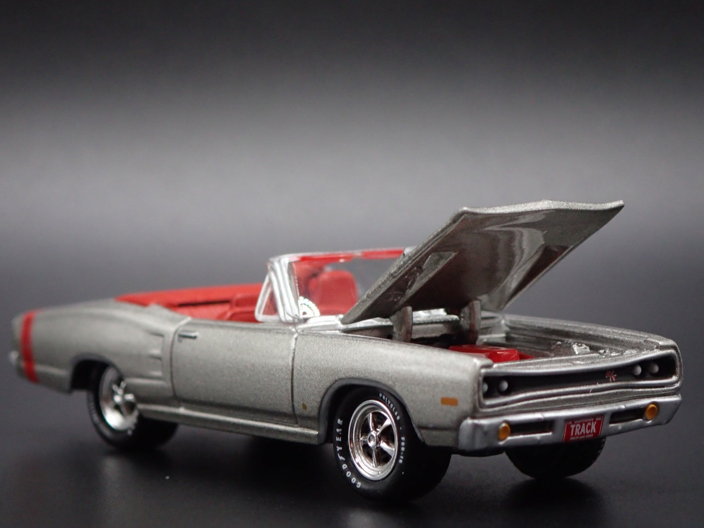1969 69 DODGE CORONET RT CONVERTIBLE SILVER 1/64 SCALE DIORAMA DIECAST MODEL CAR