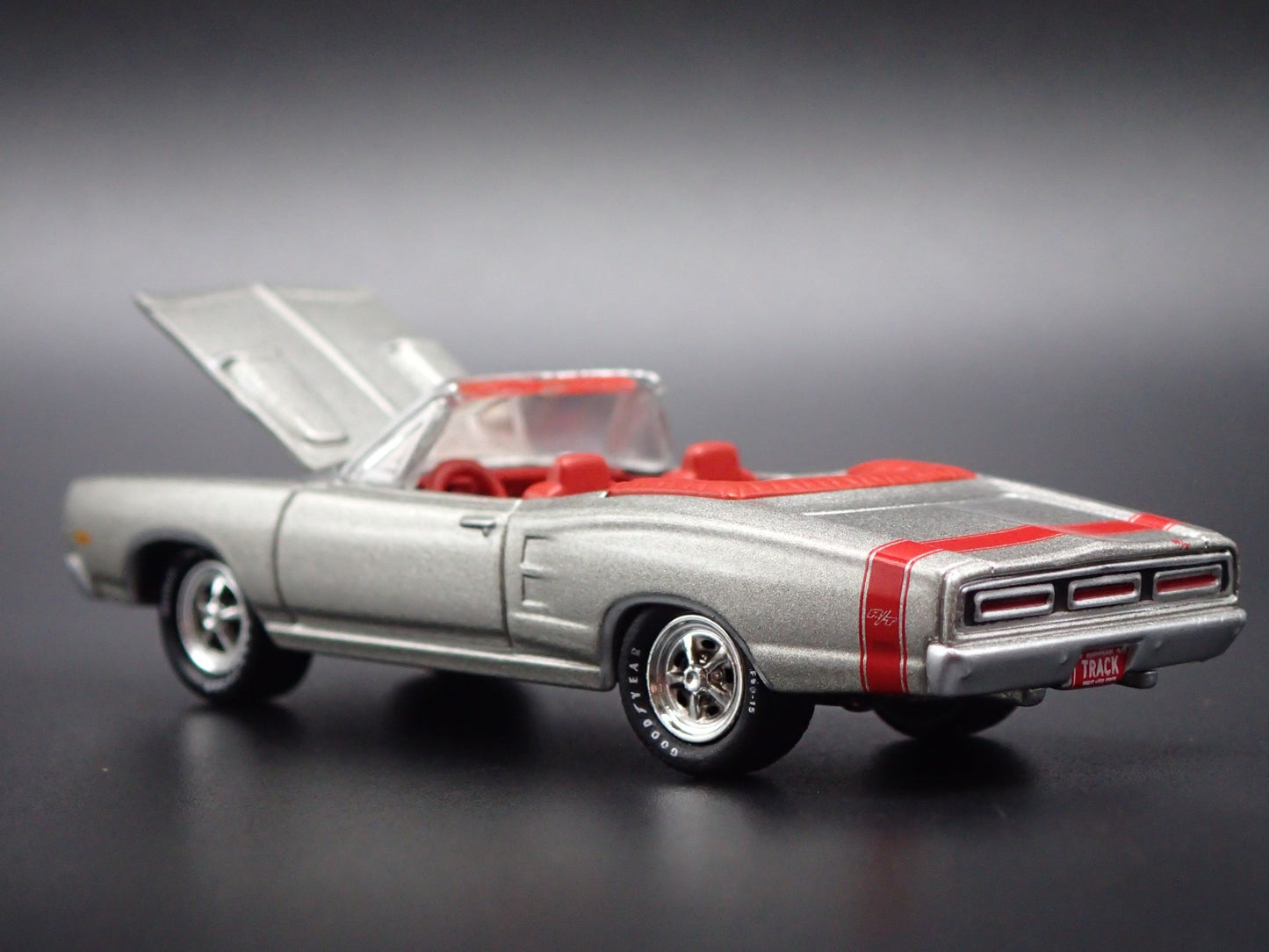 1969 69 DODGE CORONET RT CONVERTIBLE SILVER 1/64 SCALE DIORAMA DIECAST MODEL CAR