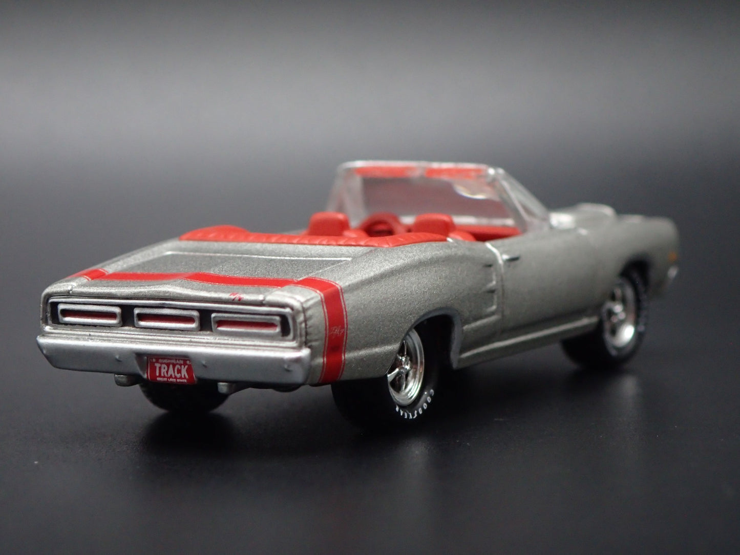 1969 69 DODGE CORONET RT CONVERTIBLE SILVER 1/64 SCALE DIORAMA DIECAST MODEL CAR