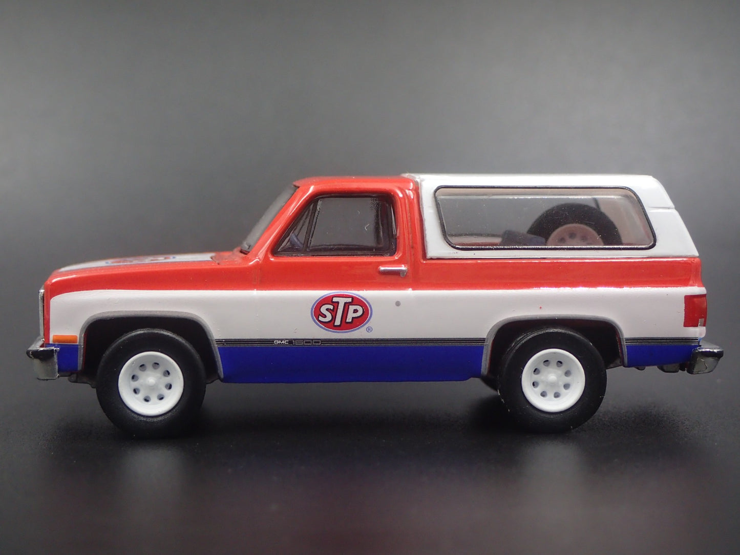 1990 90 GMC JIMMY SIERRA CLASSIC SQUAREBODY STP 1:64 SCALE DIECAST MODEL CAR