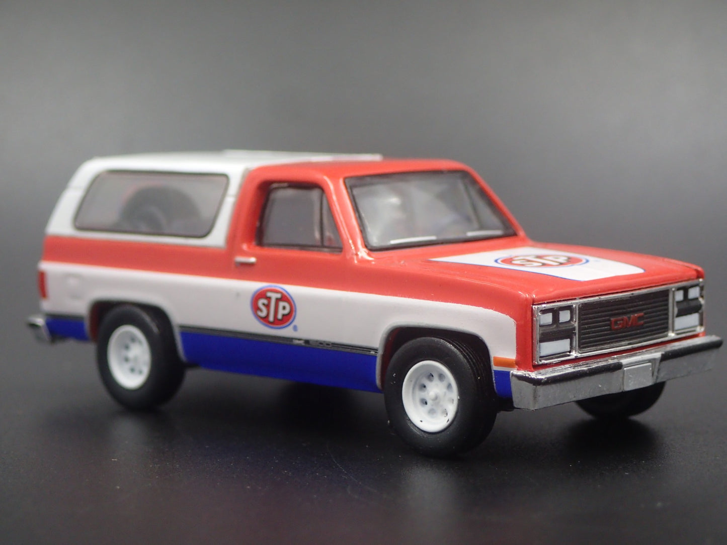 1990 90 GMC JIMMY SIERRA CLASSIC SQUAREBODY STP 1:64 SCALE DIECAST MODEL CAR