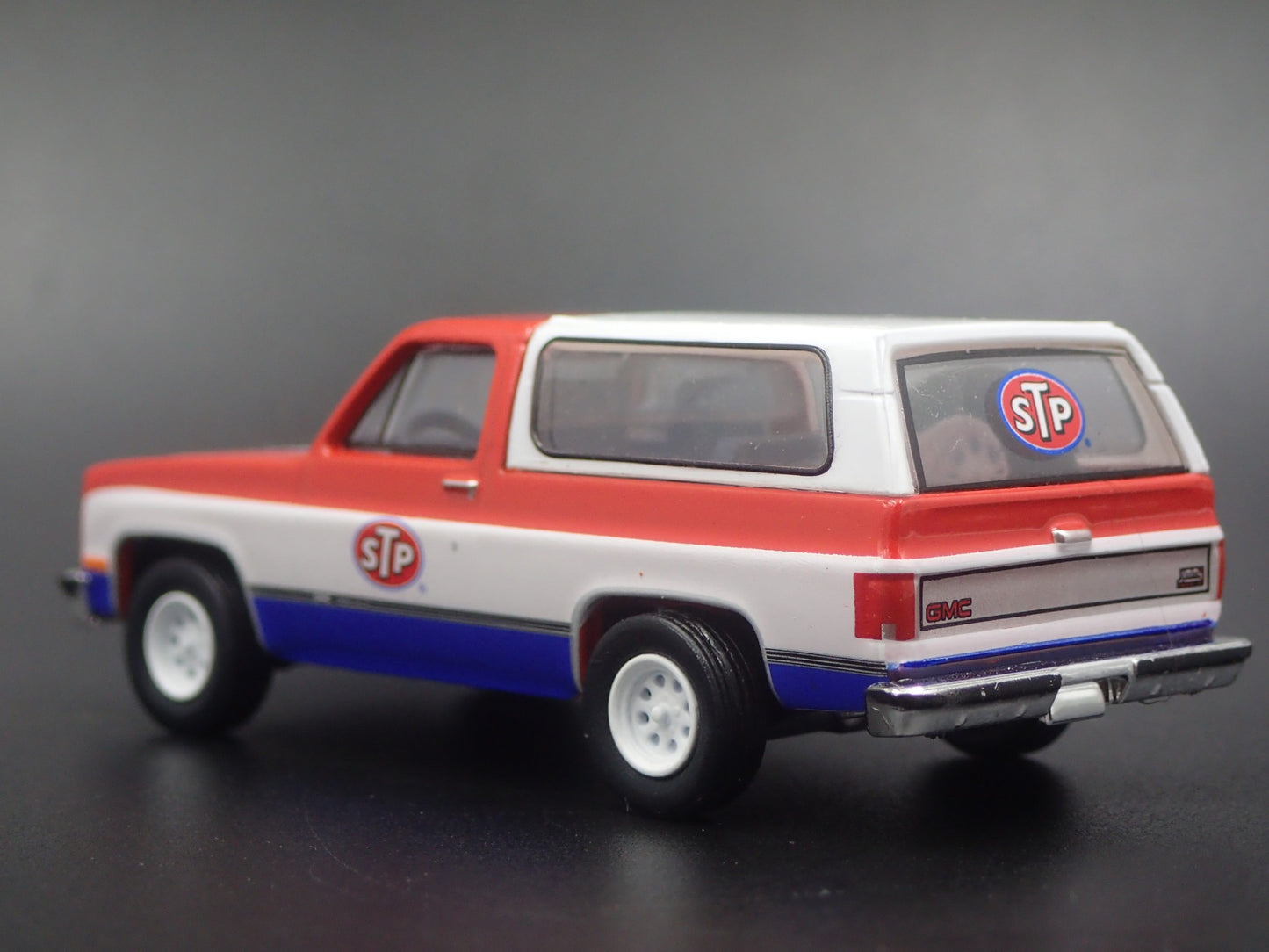 1990 90 GMC JIMMY SIERRA CLASSIC SQUAREBODY STP 1:64 SCALE DIECAST MODEL CAR