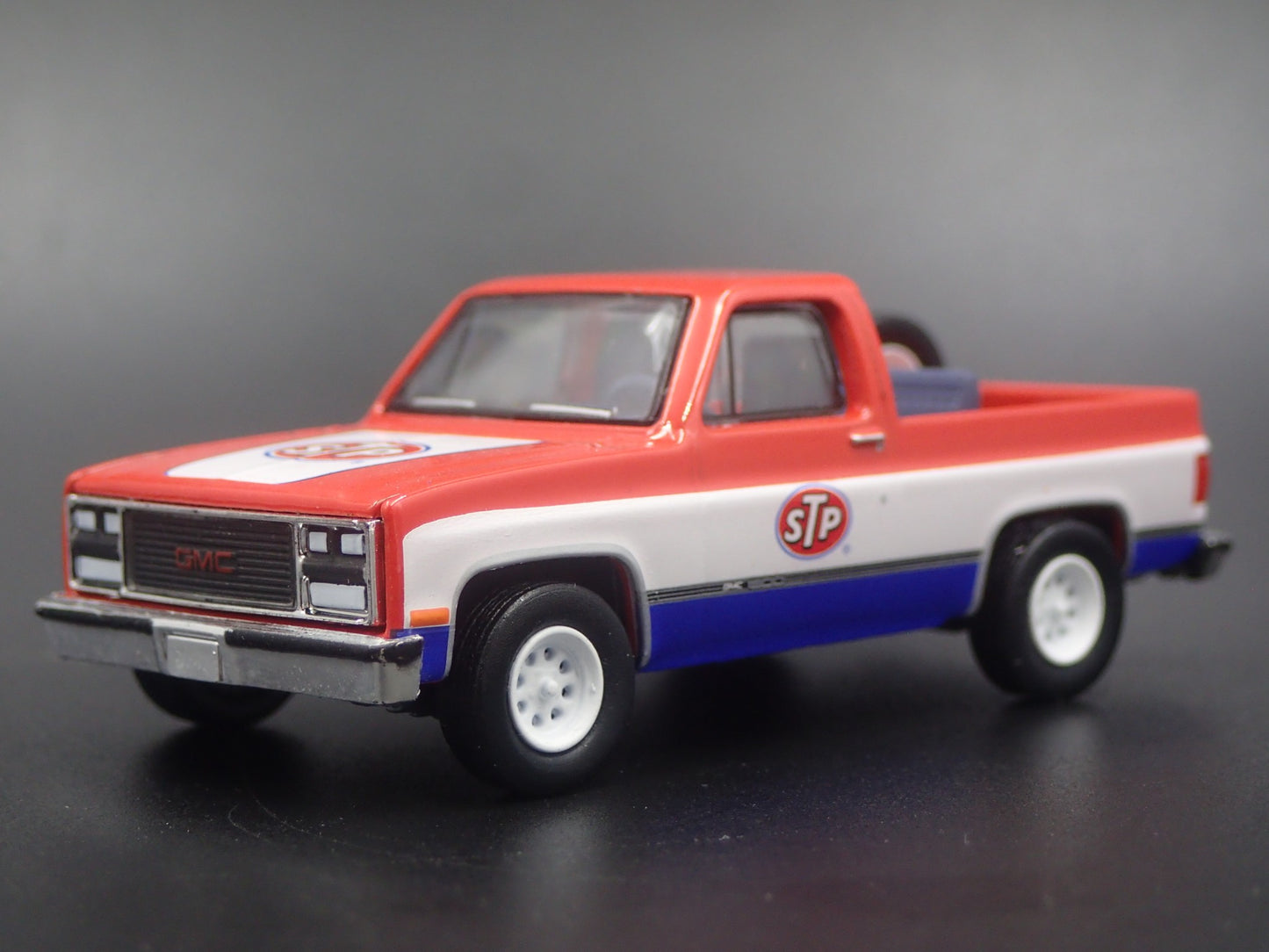 1990 90 GMC JIMMY SIERRA CLASSIC SQUAREBODY STP 1:64 SCALE DIECAST MODEL CAR