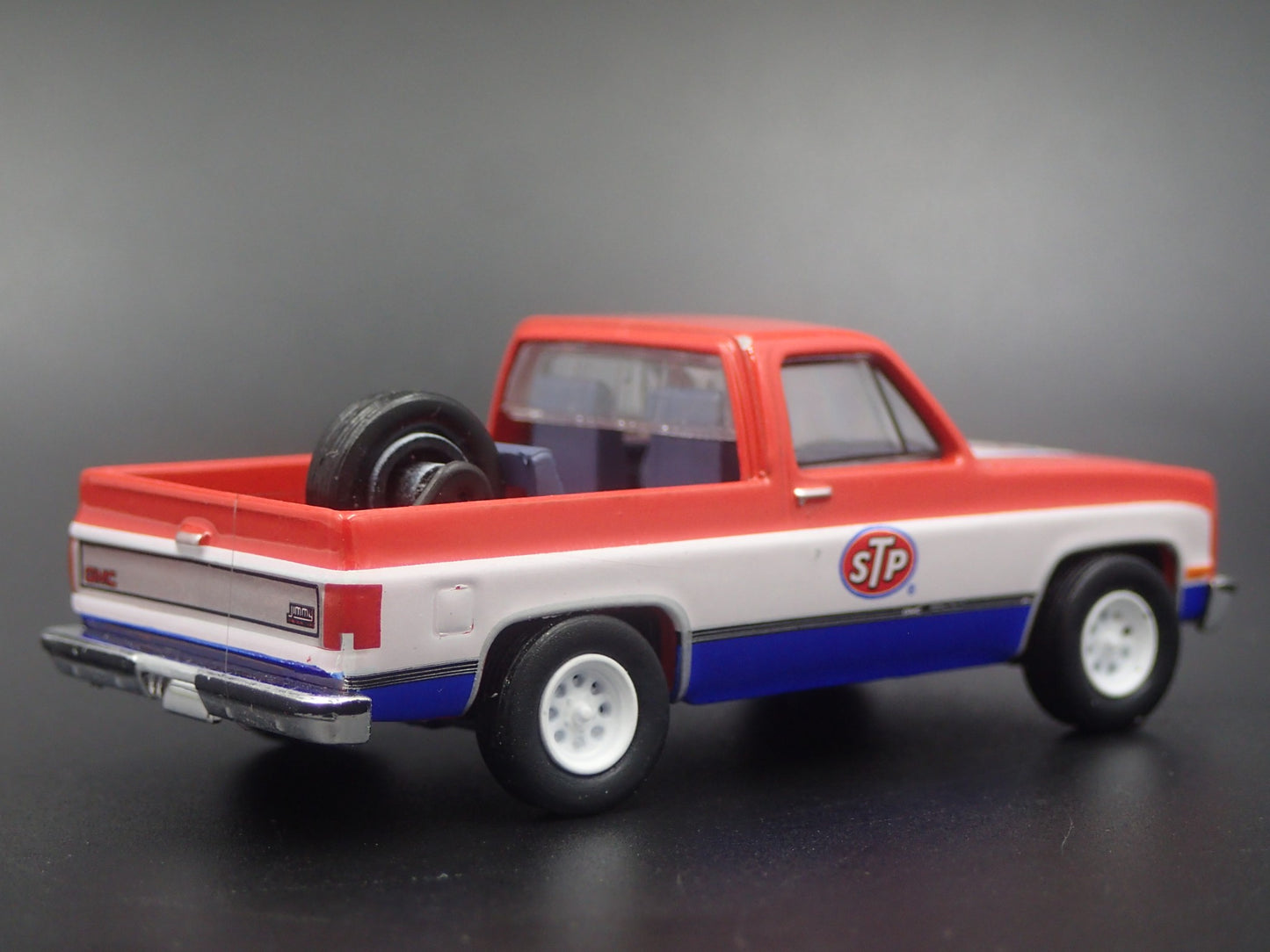 1990 90 GMC JIMMY SIERRA CLASSIC SQUAREBODY STP 1:64 SCALE DIECAST MODEL CAR