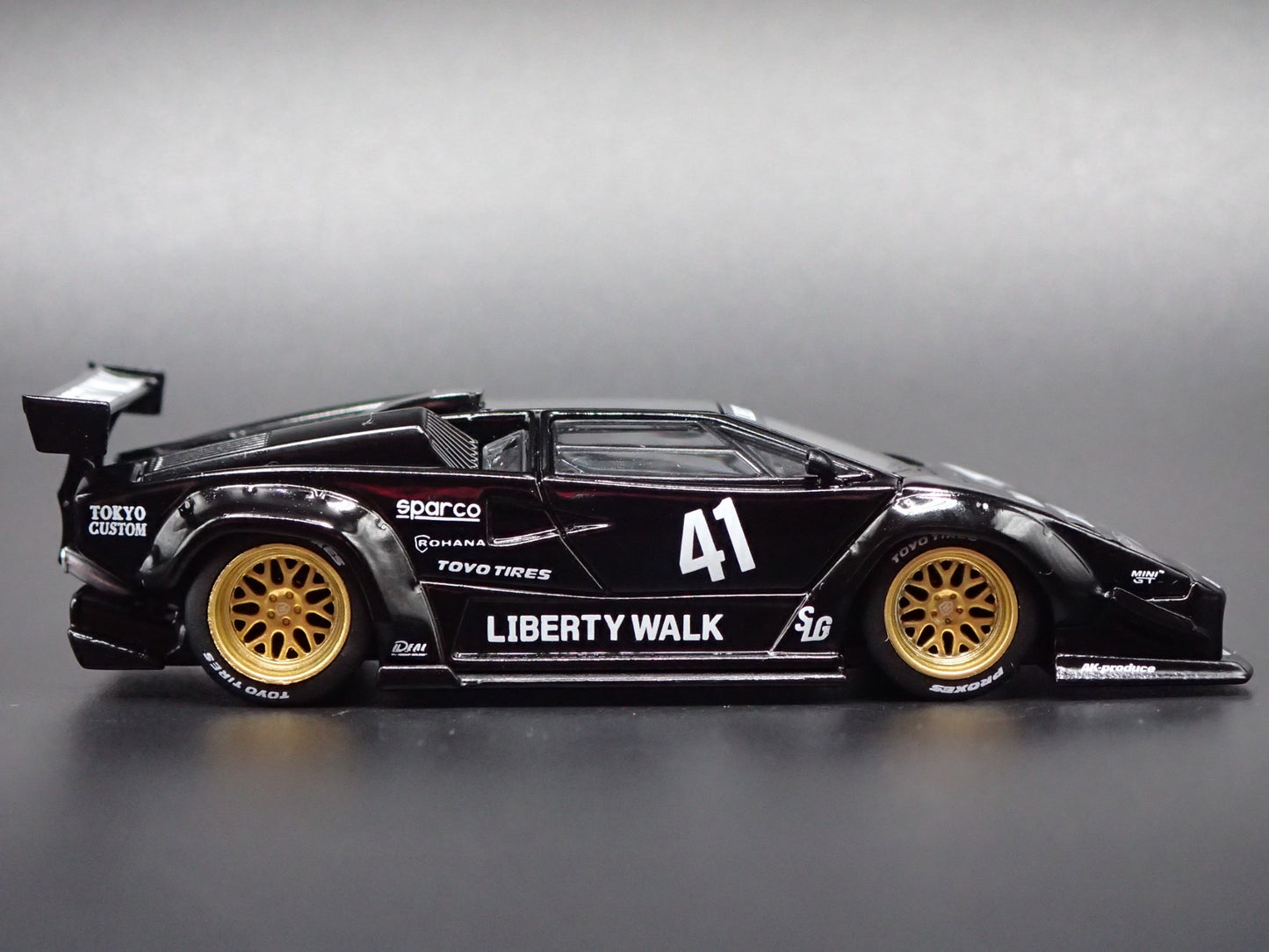 1974-1990 LAMBORGHINI COUNTACH LB WORKS 1:64 SCALE DIORAMA DIECAST MODEL CAR