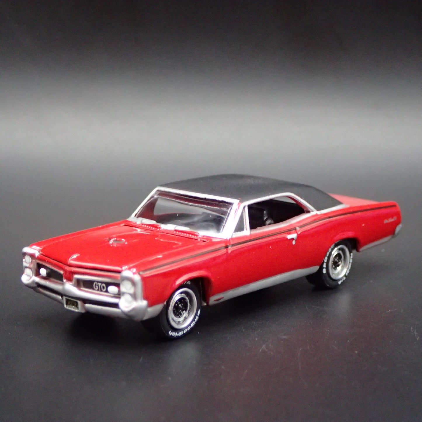 1967 67 PONTIAC GTO MUSCLE CAR 1/64 SCALE COLLECTIBLE DIORAMA DIECAST MODEL CAR