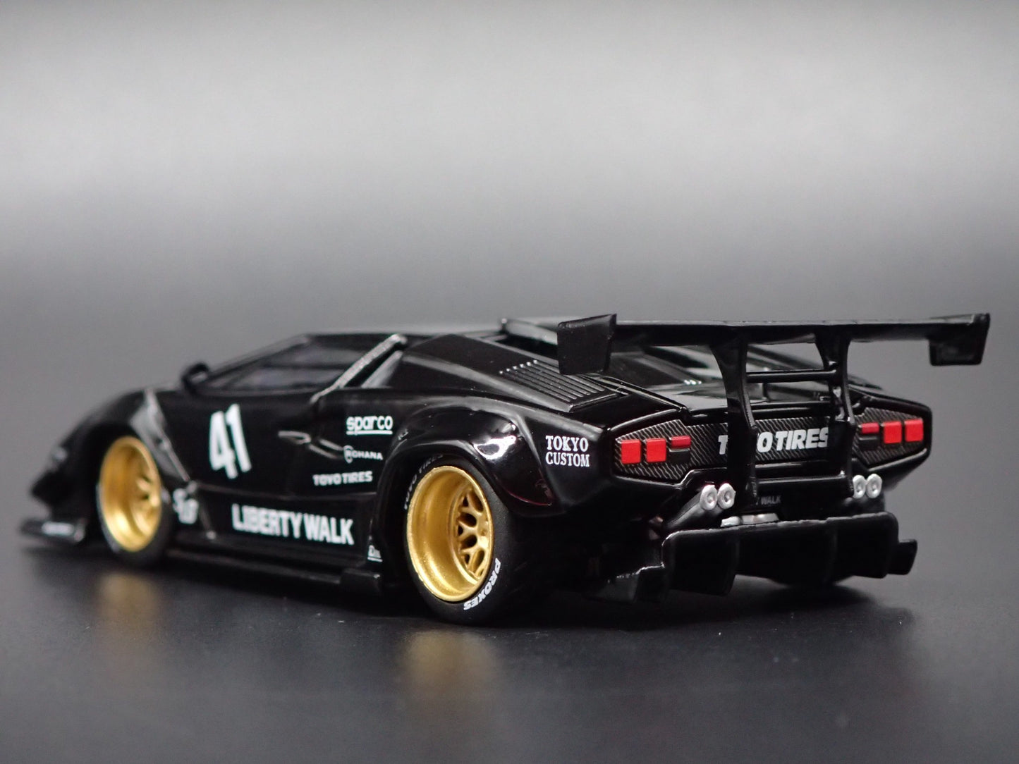 1974-1990 LAMBORGHINI COUNTACH LB WORKS 1:64 SCALE DIORAMA DIECAST MODEL CAR