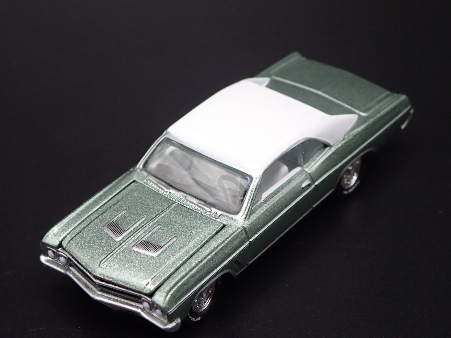 1966 66 BUICK SKYLARK GS GREEN 1:64 SCALE COLLECTIBLE DIORAMA DIECAST MODEL CAR