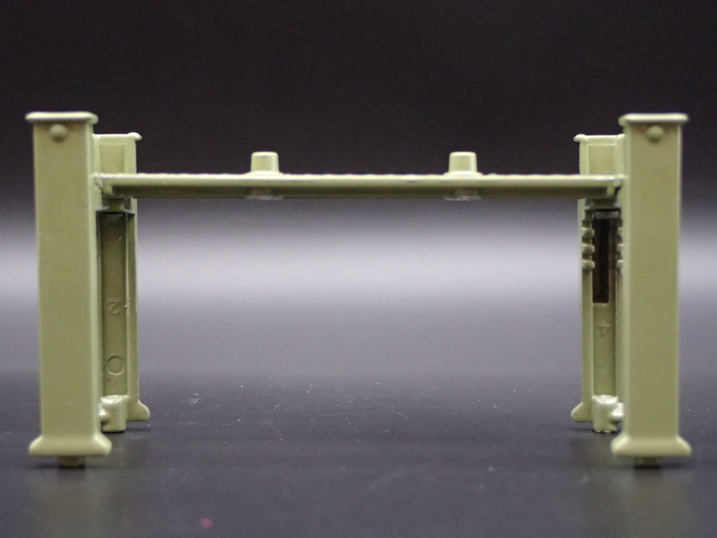 FORD 1:64 SCALE AUTO SHOP MECHANIC GARAGE 4 POST CAR LIFT DIECAST MODEL PROP