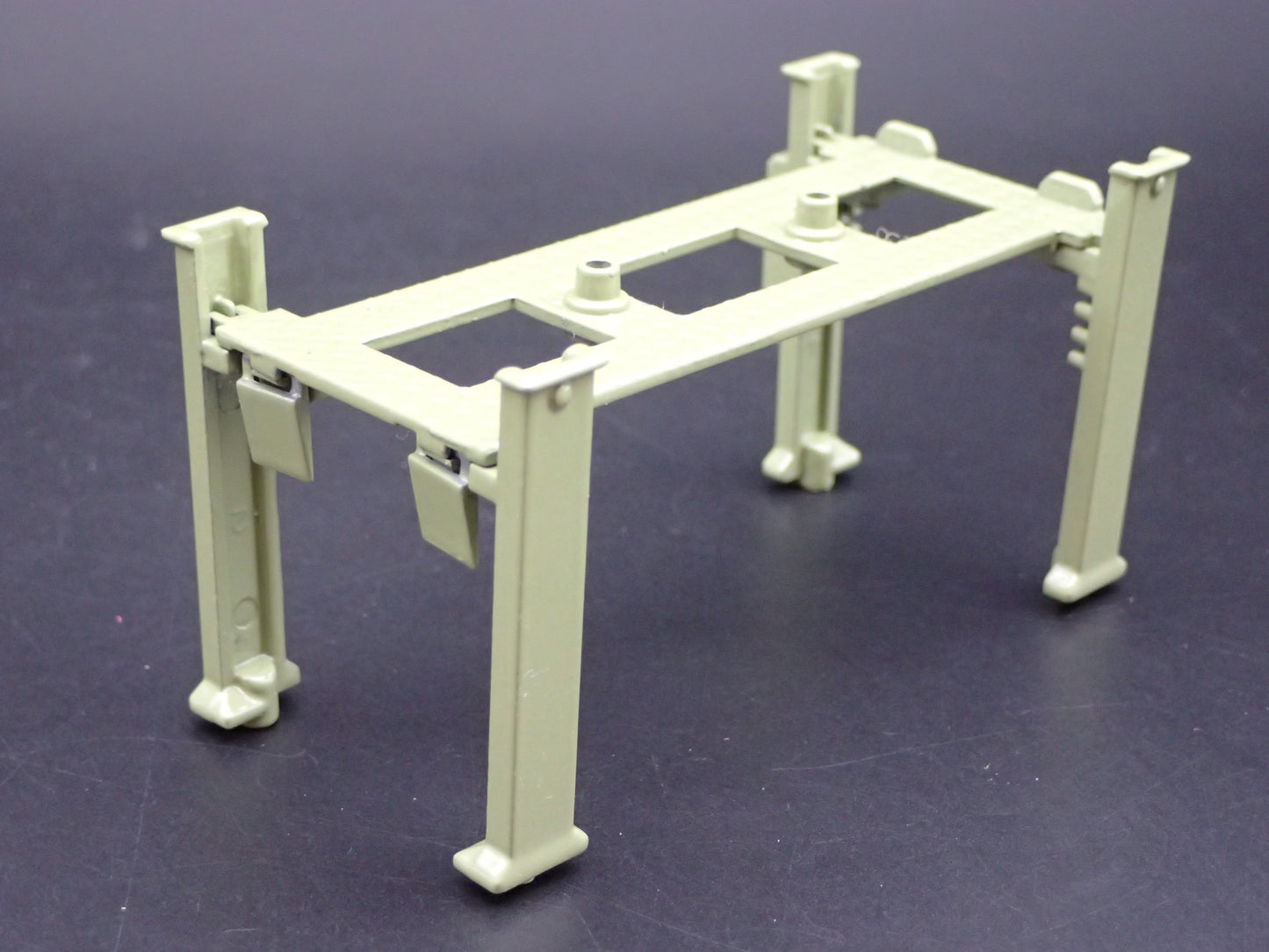 FORD 1:64 SCALE AUTO SHOP MECHANIC GARAGE 4 POST CAR LIFT DIECAST MODEL PROP