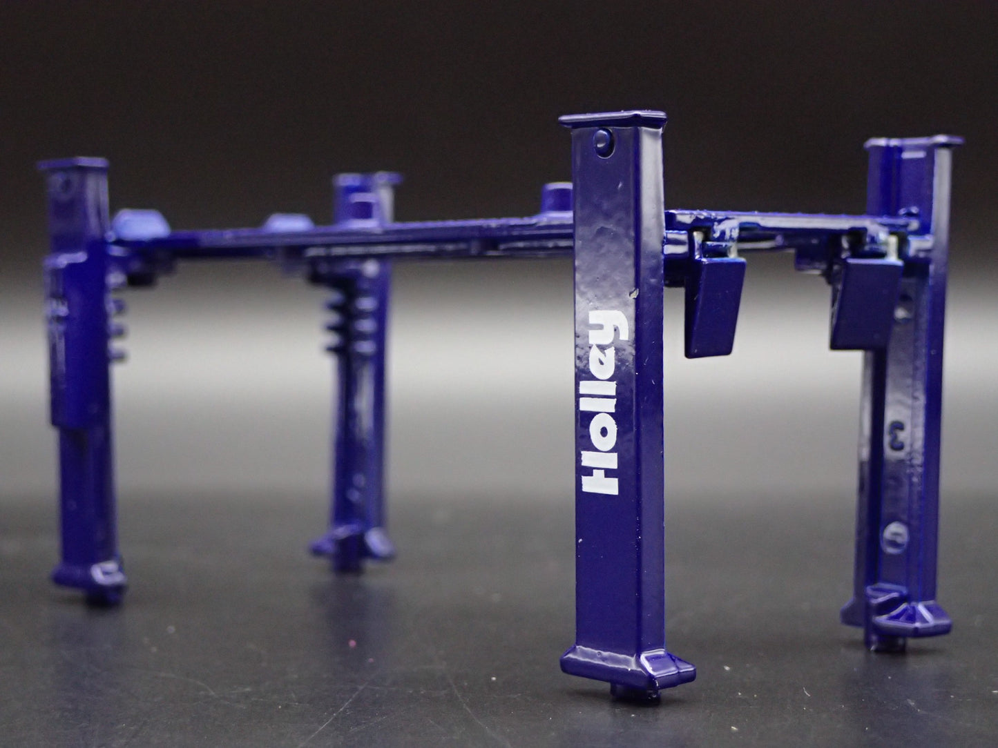 HOLLEY BLUE 1:64 SCALE AUTO SHOP MECHANIC GARAGE 4 POST CAR LIFT DIECAST MODEL