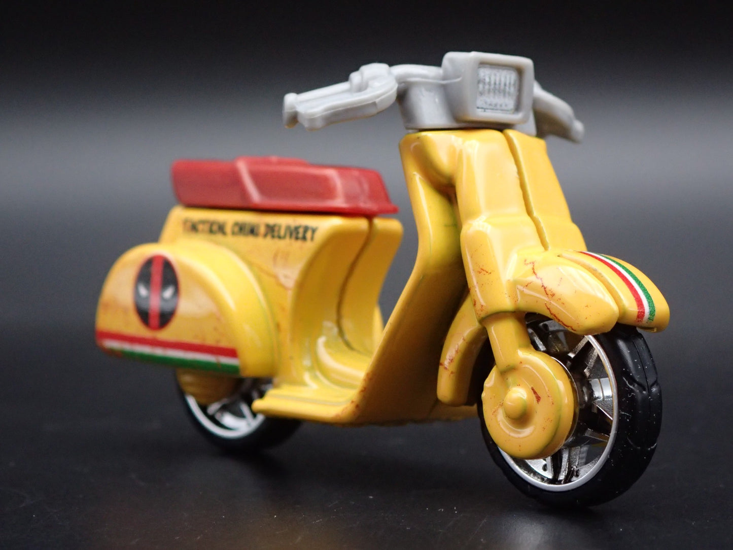 DEADPOOL SCOOTER MOTORCYCLE TACTICAL CHILI DELIVERY 1:64 SCALE DIECAST MODEL CAR