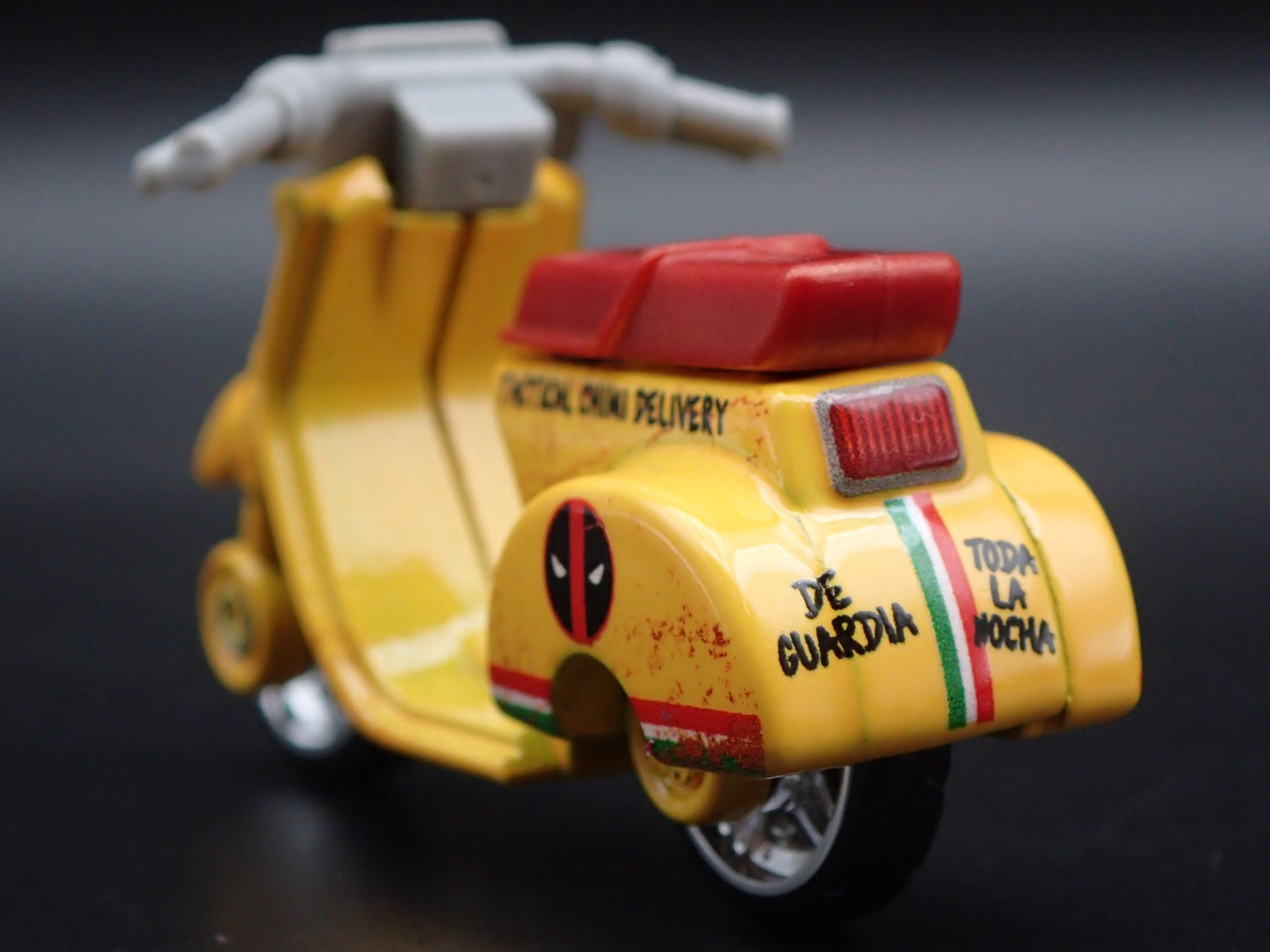 DEADPOOL SCOOTER MOTORCYCLE TACTICAL CHILI DELIVERY 1:64 SCALE DIECAST MODEL CAR