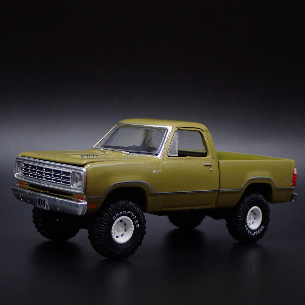 1974 74 DODGE W200 POWER WAGON PICKUP TRUCK 1/64 SCALE DIORAMA DIECAST MODEL CAR-Burning Rubber Toy Company