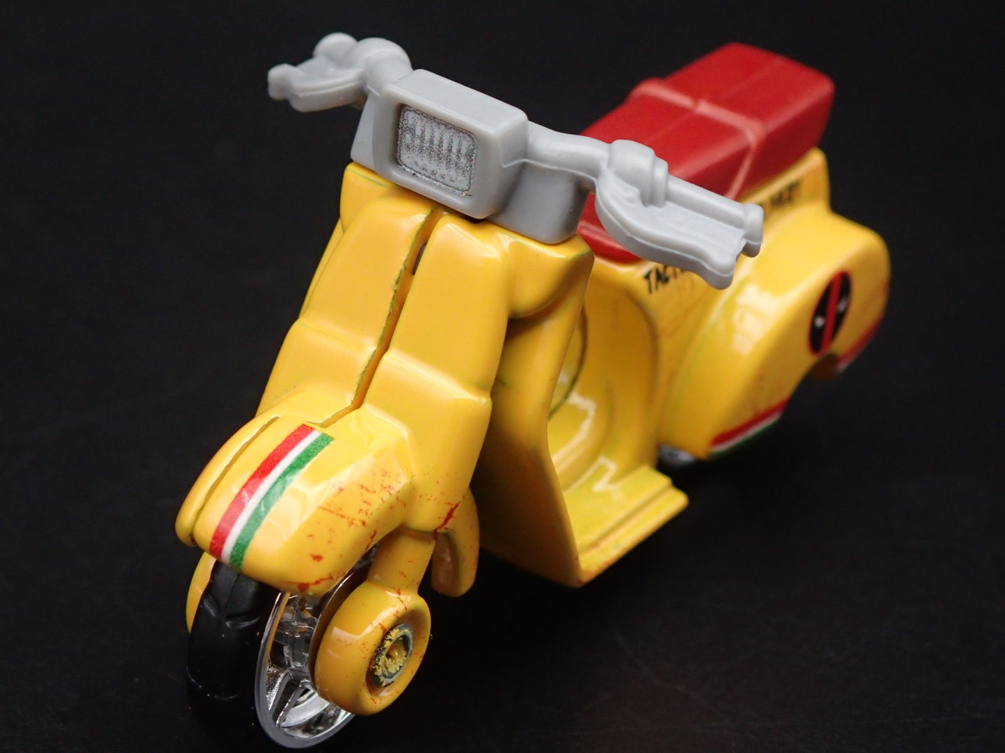 DEADPOOL SCOOTER MOTORCYCLE TACTICAL CHILI DELIVERY 1:64 SCALE DIECAST MODEL CAR