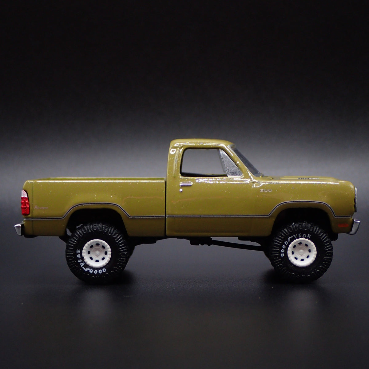 1974 74 DODGE W200 POWER WAGON PICKUP TRUCK 1/64 SCALE DIORAMA DIECAST MODEL CAR-Burning Rubber Toy Company