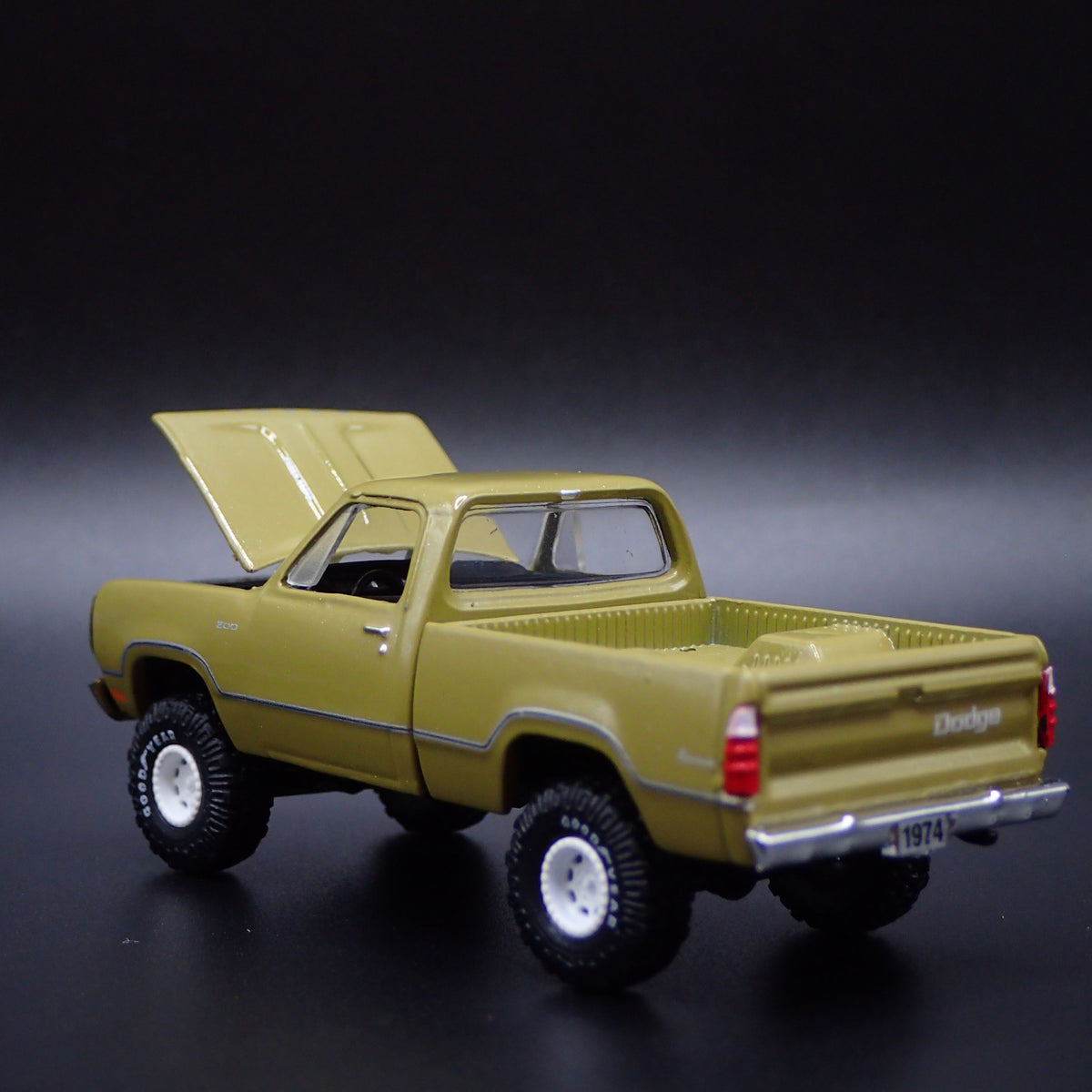 1974 74 DODGE W200 POWER WAGON PICKUP TRUCK 1/64 SCALE DIORAMA DIECAST MODEL CAR-Burning Rubber Toy Company
