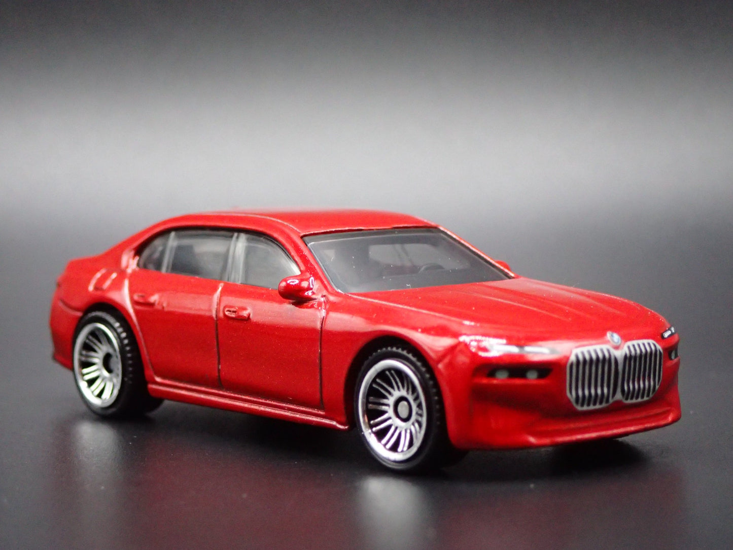 2022-2025 BMW 7 SERIES G70 RED 1:64 SCALE COLLECTIBLE DIORAMA DIECAST MODEL CAR