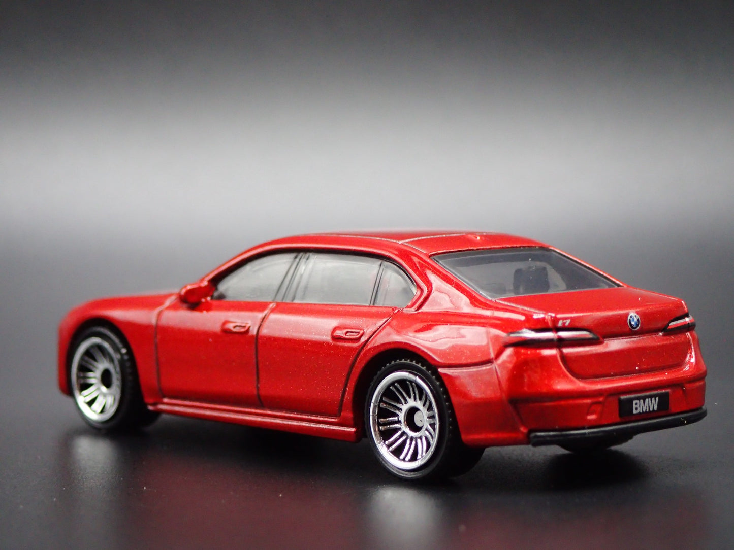 2022-2025 BMW 7 SERIES G70 RED 1:64 SCALE COLLECTIBLE DIORAMA DIECAST MODEL CAR