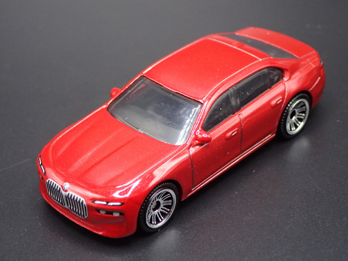 2022-2025 BMW 7 SERIES G70 RED 1:64 SCALE COLLECTIBLE DIORAMA DIECAST MODEL CAR