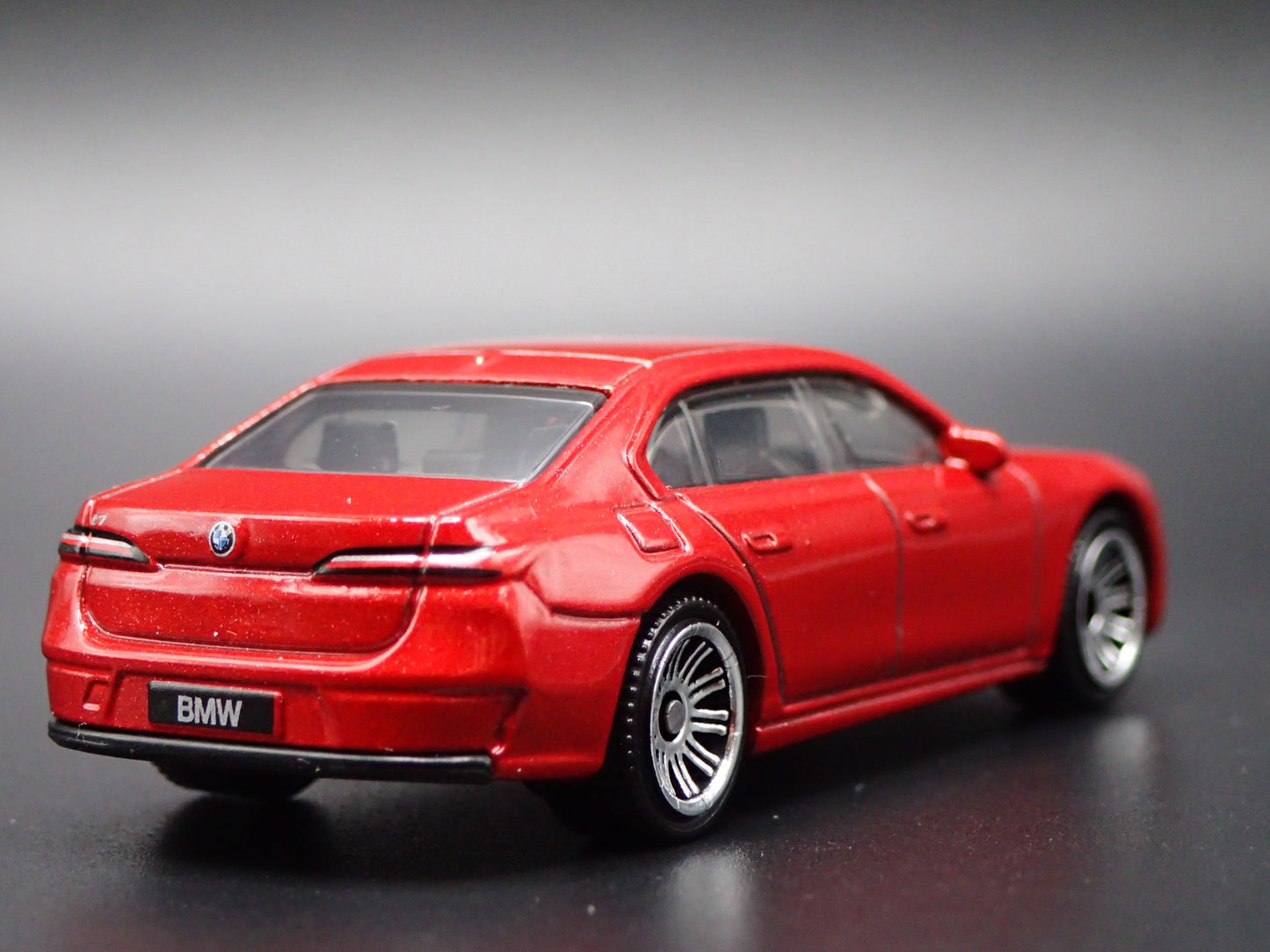 2022-2025 BMW 7 SERIES G70 RED 1:64 SCALE COLLECTIBLE DIORAMA DIECAST MODEL CAR