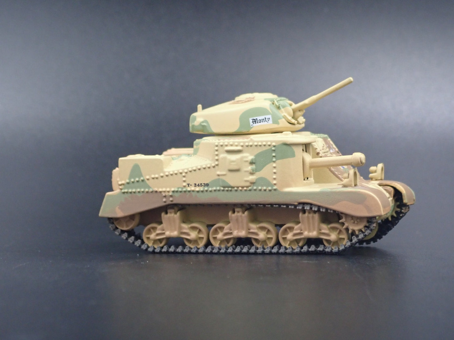 WWII M3 GRANT TANK DIRTY MILITARY RARE 1:100 SCALE DIORAMA  DIECAST MODEL CAR