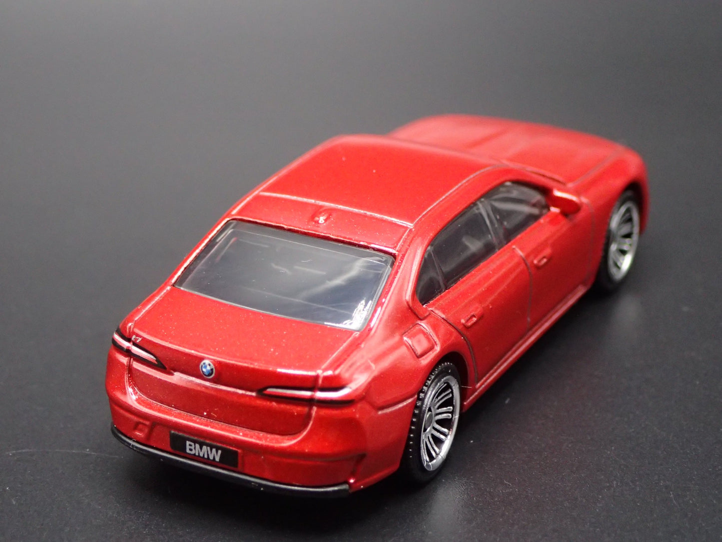 2022-2025 BMW 7 SERIES G70 RED 1:64 SCALE COLLECTIBLE DIORAMA DIECAST MODEL CAR